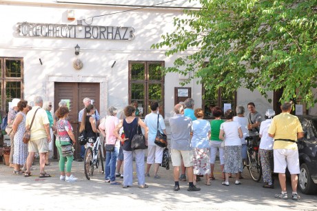 Öreghegy történetét mutatta be a Váczi Márk városkutató vezette városrészi séta